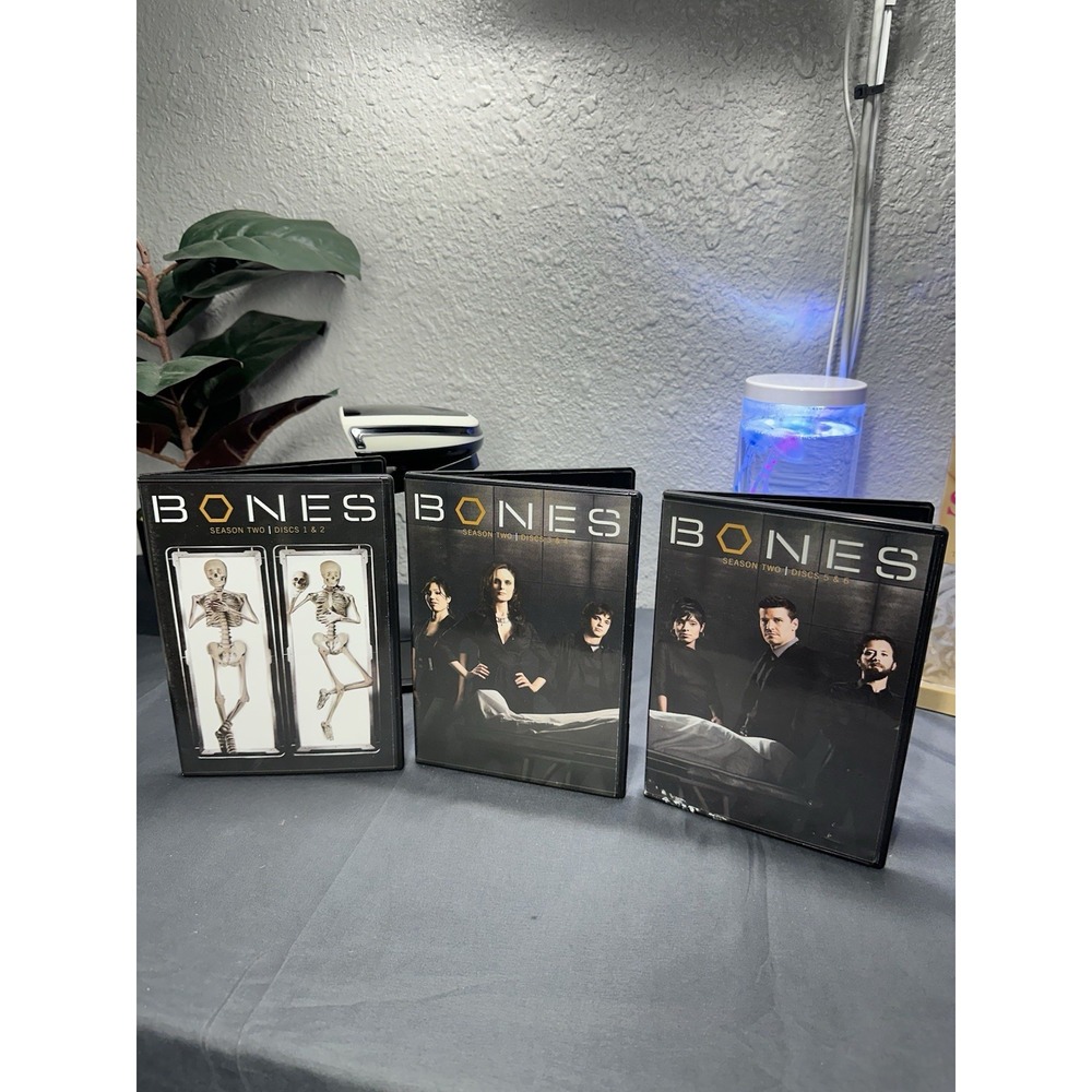 The Complete Second Season is the second box set compilation of Bones episodes - Picture 10 of 10